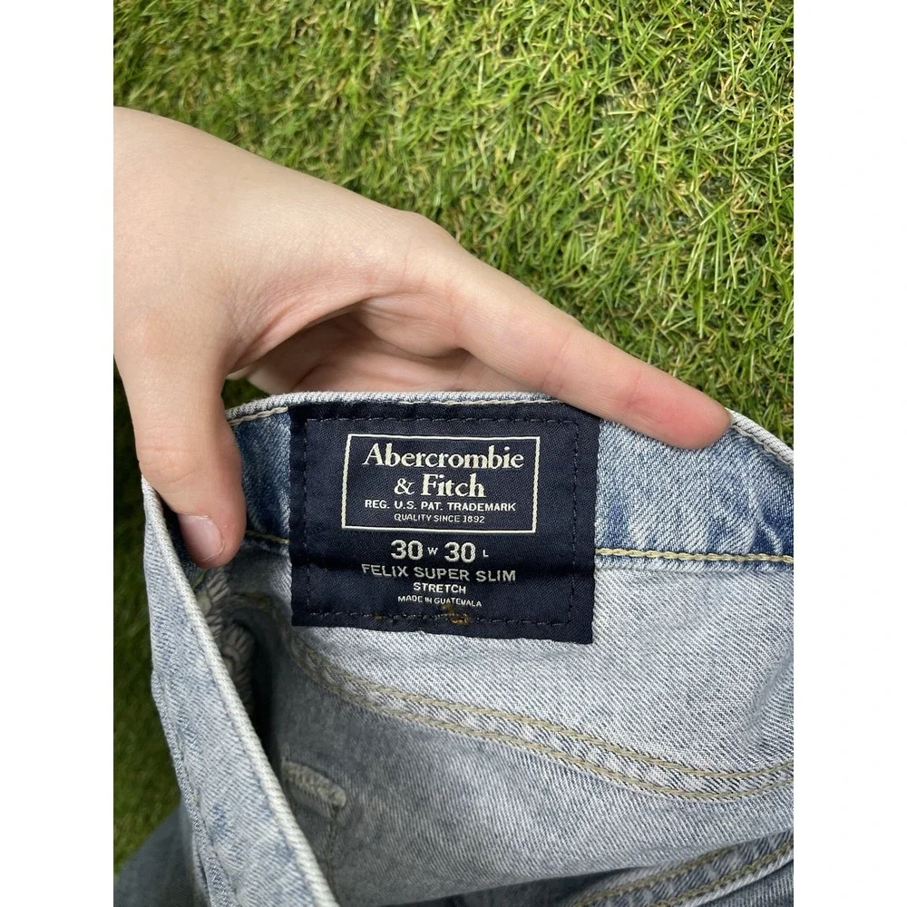 Abercrombie & Fitch shop confidence